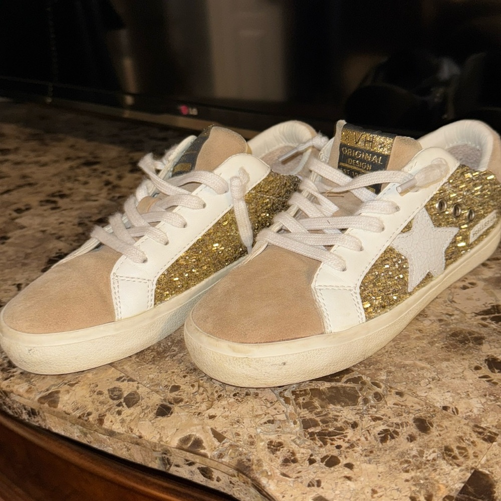 Awesome sneakers 
Vintage Havana sneakers